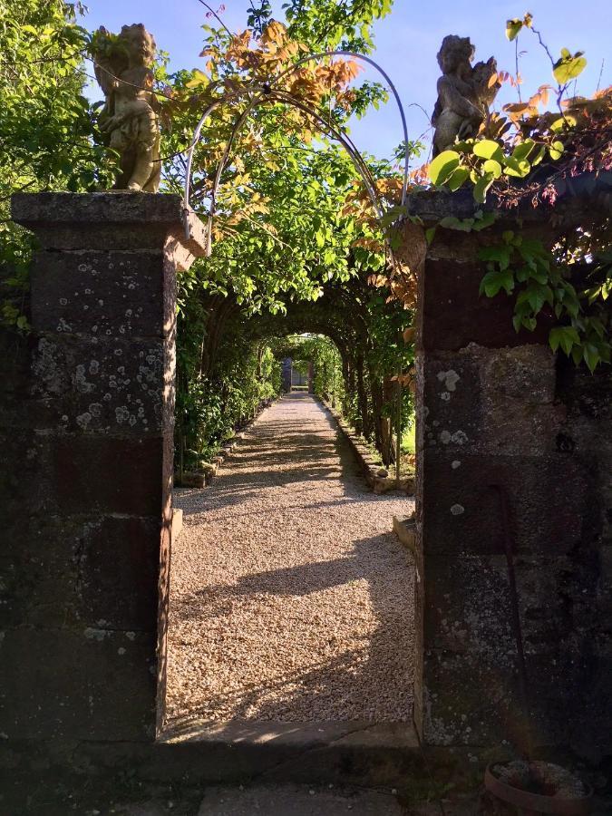 ディナン La Meffrais 1741 Bed & Breakfast エクステリア 写真