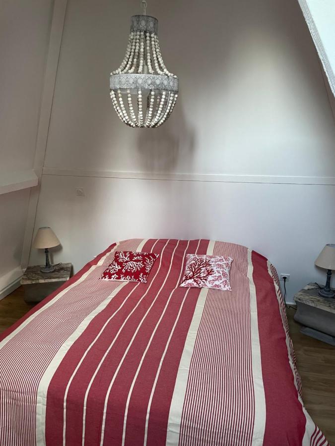 ディナン La Meffrais 1741 Bed & Breakfast エクステリア 写真