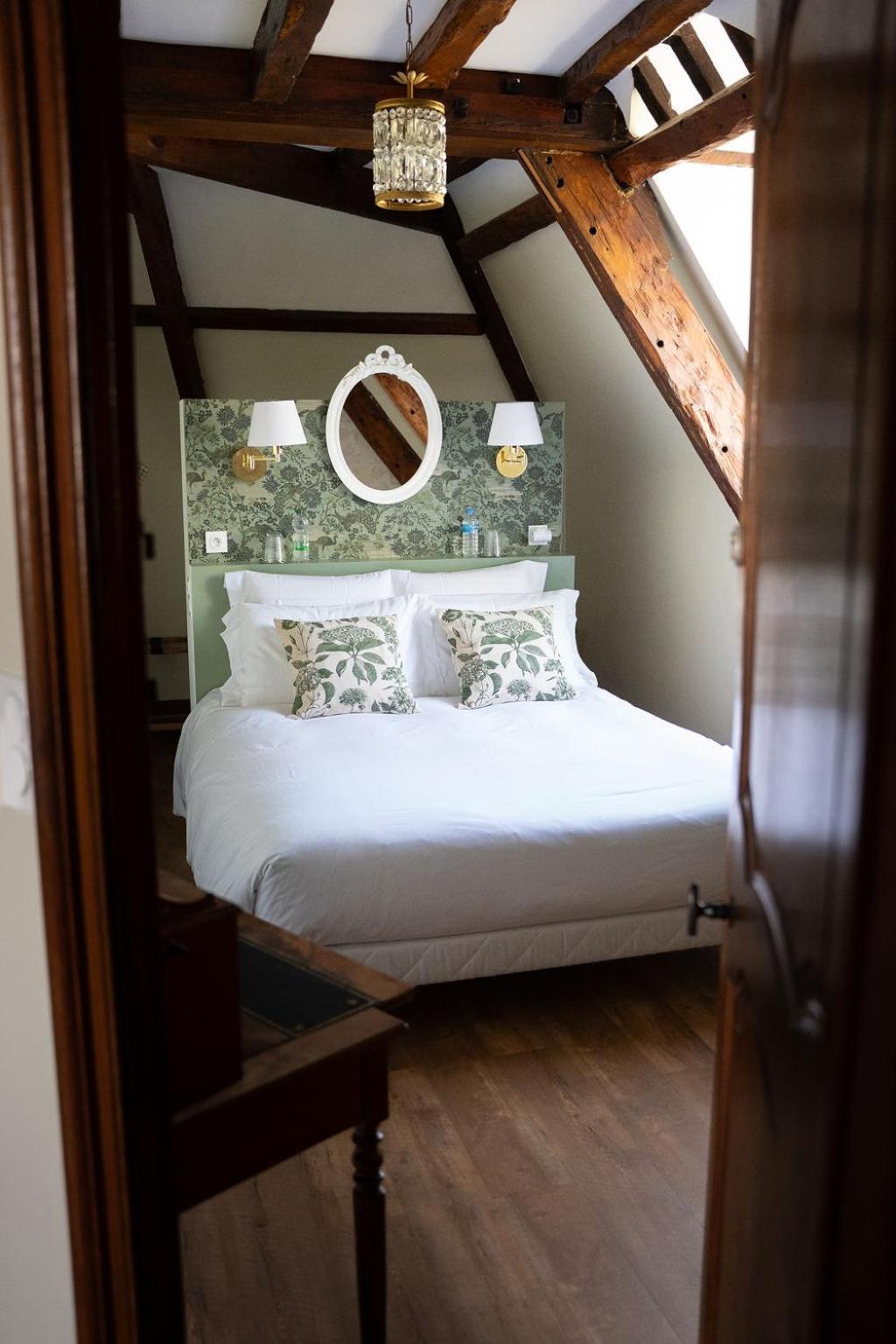 ディナン La Meffrais 1741 Bed & Breakfast エクステリア 写真