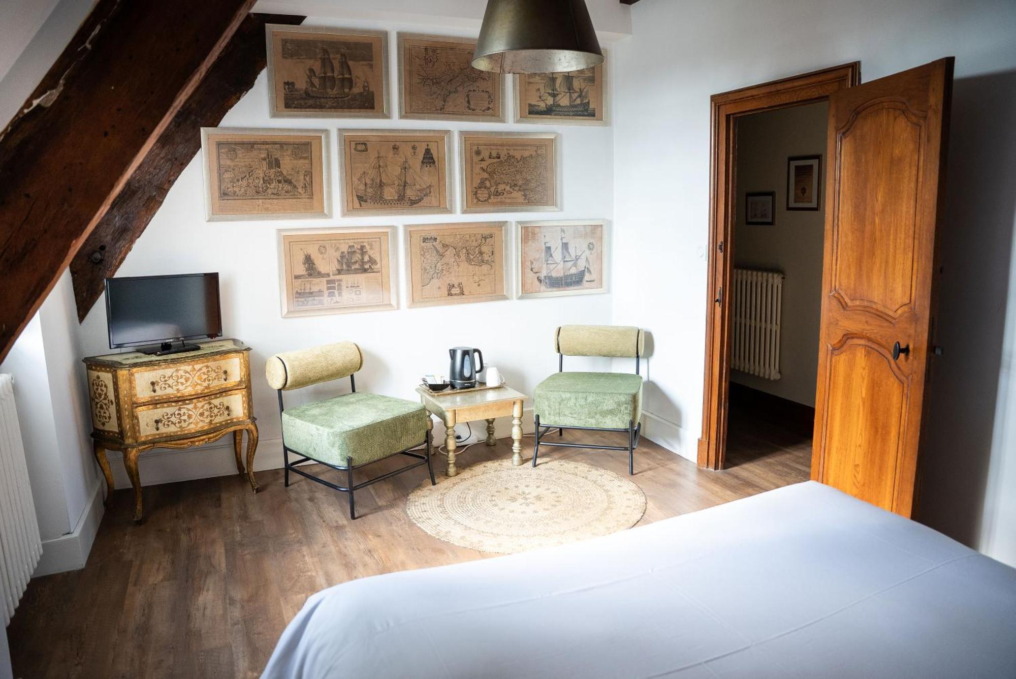 ディナン La Meffrais 1741 Bed & Breakfast エクステリア 写真