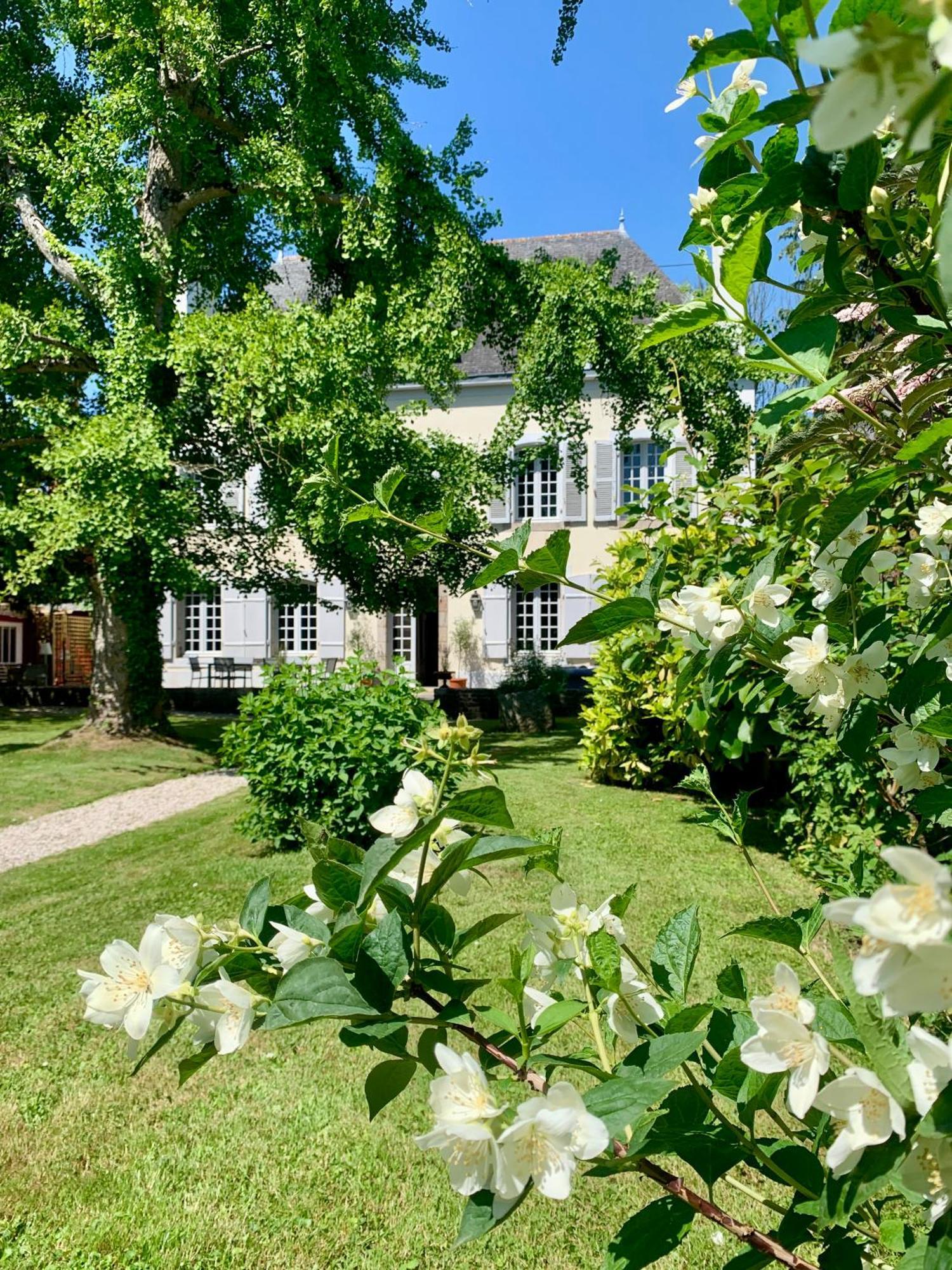 ディナン La Meffrais 1741 Bed & Breakfast エクステリア 写真